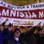 西班牙数万人举行示威 反对特赦加泰罗尼亚分离主义者 grupos-de-personas-en-una-nueva-manifestacion-contra-la-amnistia-frente-a-la-sede-del-psoe-en-ferraz-madrid
