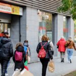西班牙以令人欣慰的就业数据告别2023年,就业人数达到2083万人 El paro baja en 33.512 personas en el segundo mejor noviembre de su historia gracias a los servicios