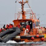 西班牙海上救援队拦截一艘载有54人的移民船 salvamento-kCAE-U60154392140TPF-624×385@Diario Sur