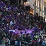 西班牙2025年国际妇女节游行:马德里2.5万人冒雨参与,人数较2023年下降 manifestacion